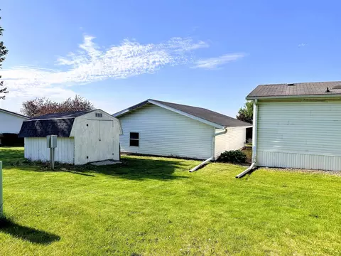 Exterior - 318 Breezy Pointe Loop, Mcgregor, IA 52157 photo 4 of 8