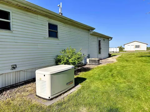 Exterior - 318 Breezy Pointe Loop, Mcgregor, IA 52157 photo 3 of 8