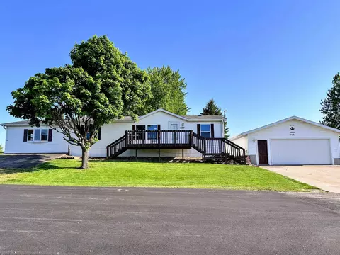 318 Breezy Pointe Loop, Mcgregor, IA 52157