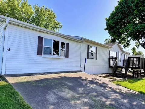 Exterior - 318 Breezy Pointe Loop, Mcgregor, IA 52157 photo 7 of 8