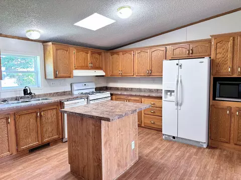 Kitchen - 318 Breezy Pointe Loop, Mcgregor, IA 52157 photo 1 of 2