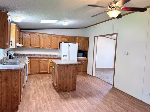 Kitchen - 318 Breezy Pointe Loop, Mcgregor, IA 52157 photo 2 of 2