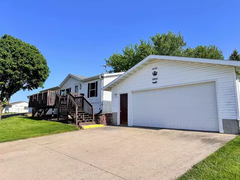 Exterior - 318 Breezy Pointe Loop, Mcgregor, IA 52157 photo 6 of 8