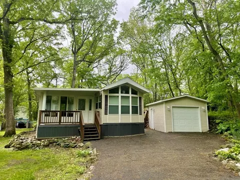 255 Vacation Blvd, Edgerton, WI 53534