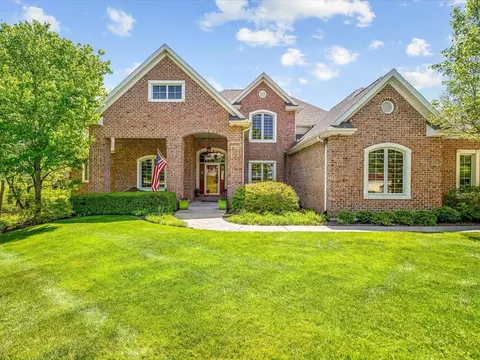 13055 Promontory Trl, Roscoe, IL 61073
