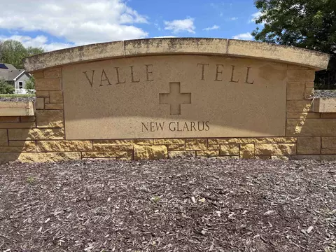 140 Valle Tell Dr, New Glarus, WI 53574