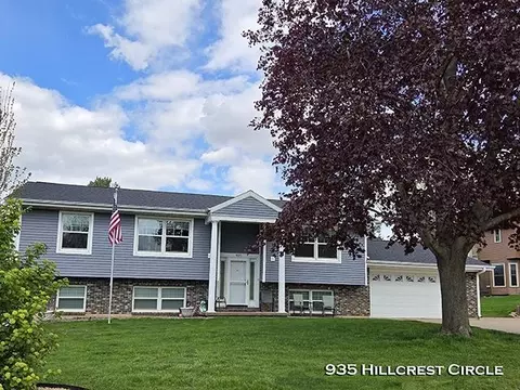 935 Hillcrest Cir, Platteville, WI 53818