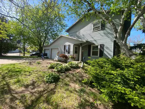 400 Linda Rd, Mount Horeb, WI 53572