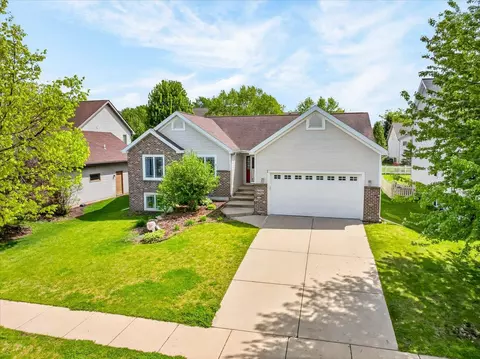 9423 White Fox Ln, Middleton, WI 53562