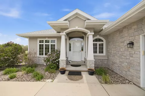 323 Wileman Dr, Edgerton, WI 53534