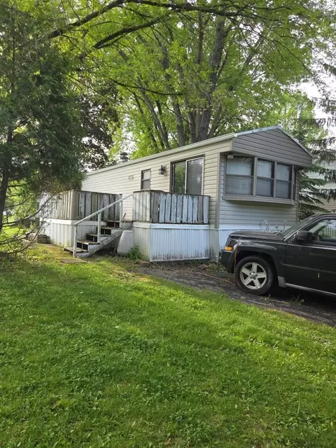 381 Skyline Dr, Edgerton, WI 53534