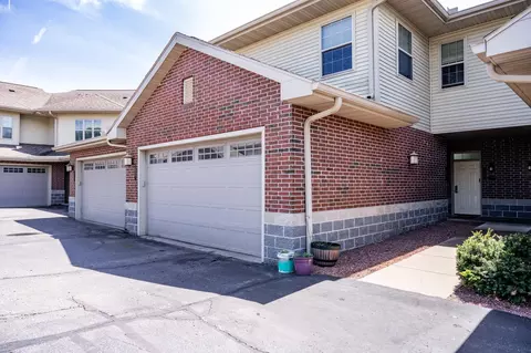 670 E Lake Ave #203, Wisconsin Dells, WI 53965