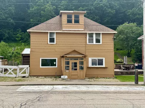 13249 Main St, Glen Haven, WI 53810