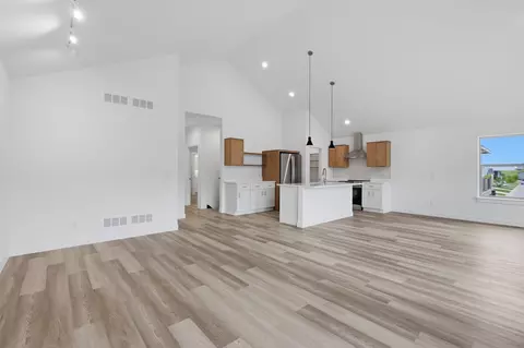 Living - 118 Boneset Ave, Poynette, WI 53955 photo 5 of 10