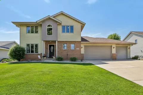 612 Greenfield Dr, Deforest, WI 53532
