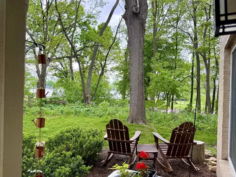 65 Waunona Woods Ct, Madison, WI 53713