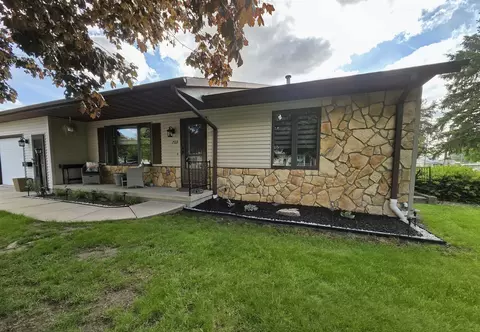 709 W Lincoln St, Waupun, WI 53963