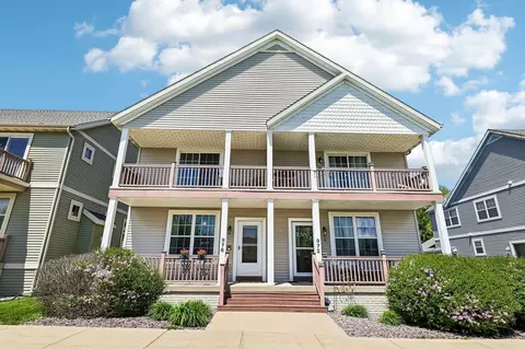 976 Stonehaven Dr, Sun Prairie, WI 53590