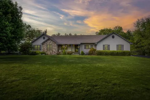 4509 E Palakwia Dr, Janesville, WI 53546