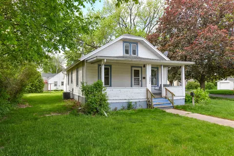 1521 Mineral Point Ave, Janesville, WI 53548