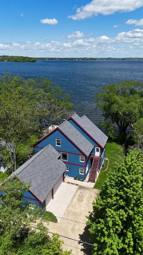 1904 Barber Dr, Stoughton, WI 53589