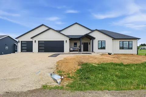 1636 Fissure Trl, Columbus, WI 53925