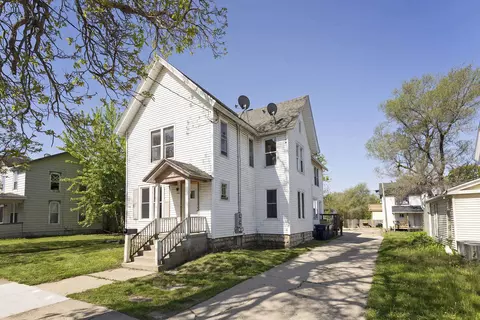 306-308 Center Ave, Janesville, WI 53548