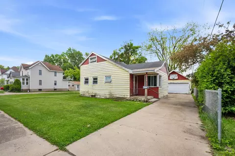 517 W Maple Ave, Beaver Dam, WI 53916