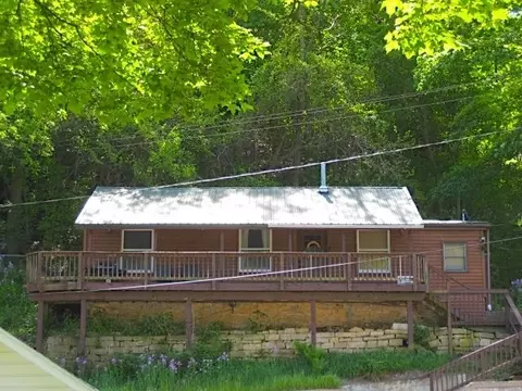 613 C St, Mcgregor, IA 52157