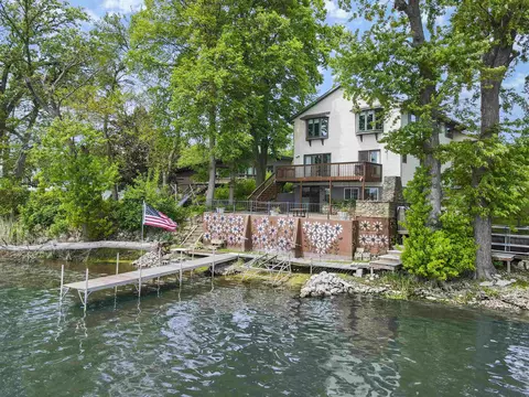 1300 E Mound Dr, Edgerton, WI 53534