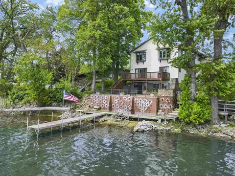 1300 E Mound Dr, Edgerton, WI 53534