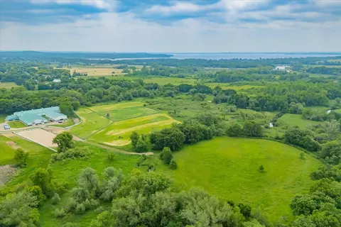 5500 Surrey Ln, Waunakee, WI 53597