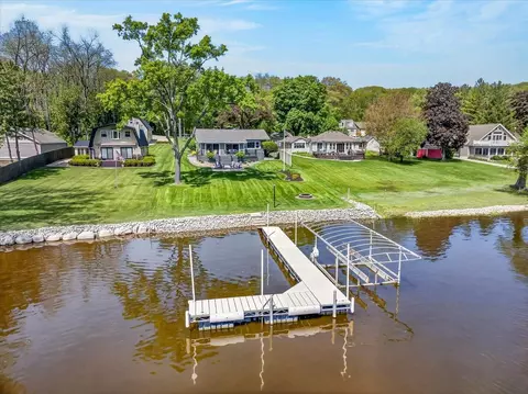 10094 N Bigalow Ln, Edgerton, WI 53534