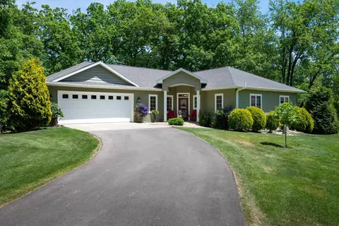 2090 Yahara Dr, Stoughton, WI 53589