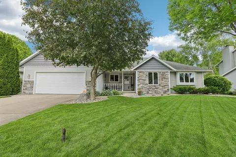 810 Ganser Dr, Waunakee, WI 53597