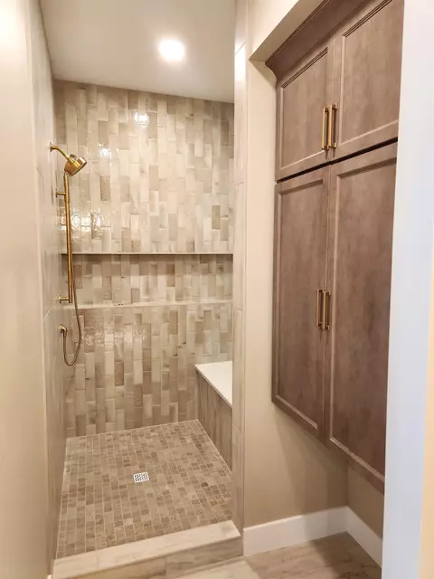 Bath - 4074 Hanover Dr, Deforest, WI 53532 photo 5 of 7