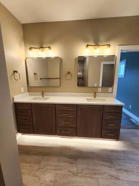 Bath - 4074 Hanover Dr, Deforest, WI 53532 photo 3 of 7