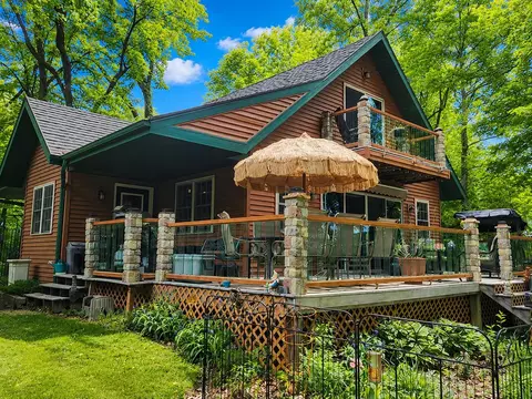 1614 N Sugar Island Rd, Oconomowoc, WI 53066