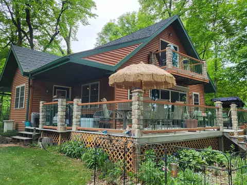 1614 N Sugar Island Rd, Oconomowoc, WI 53066