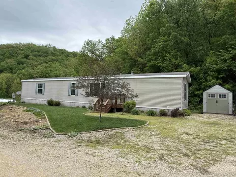 1930 Hideaway Hills Ln #36, Lansing, IA 52151