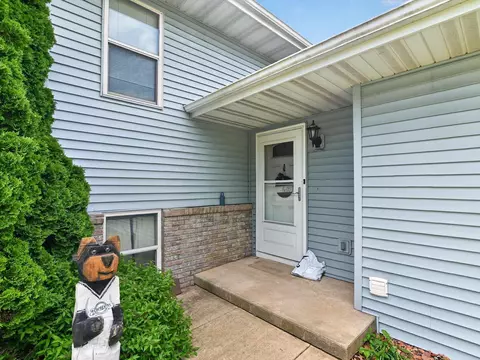 808 N Clover Ln # B, Cottage Grove, WI 53527