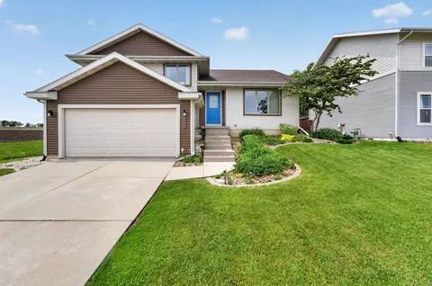 653 Autumn Wood Pkwy, Deerfield, WI 53531