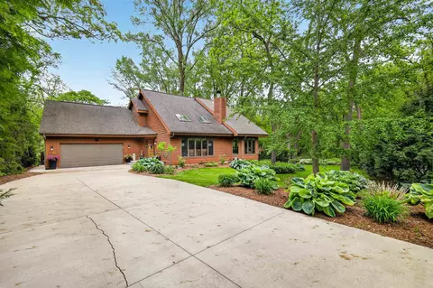 44 White Oaks Ln, Madison, WI 53711