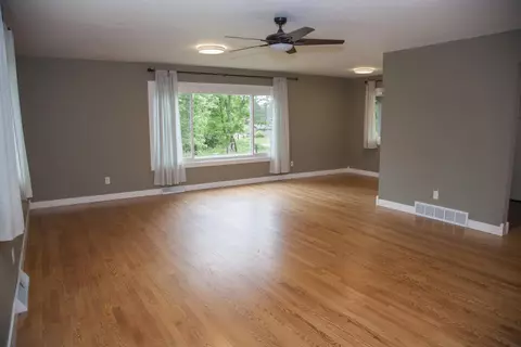 1190 Perry Dr, Platteville, WI 53818