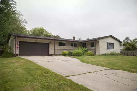 1190 Perry Dr, Platteville, WI 53818