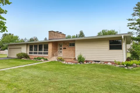 723 Bauer St, Wisconsin Dells, WI 53965