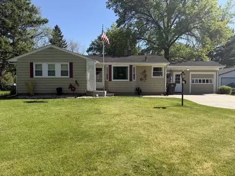2530 White Oaks Dr, Beloit, WI 53511