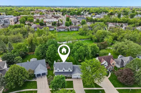 210 Fairbrook Dr, Waunakee, WI 53597