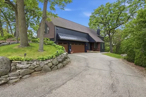 1432 Sundt Ln, Stoughton, WI 53589