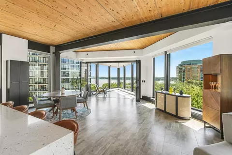 211 S Henry St #603, Madison, WI 53703